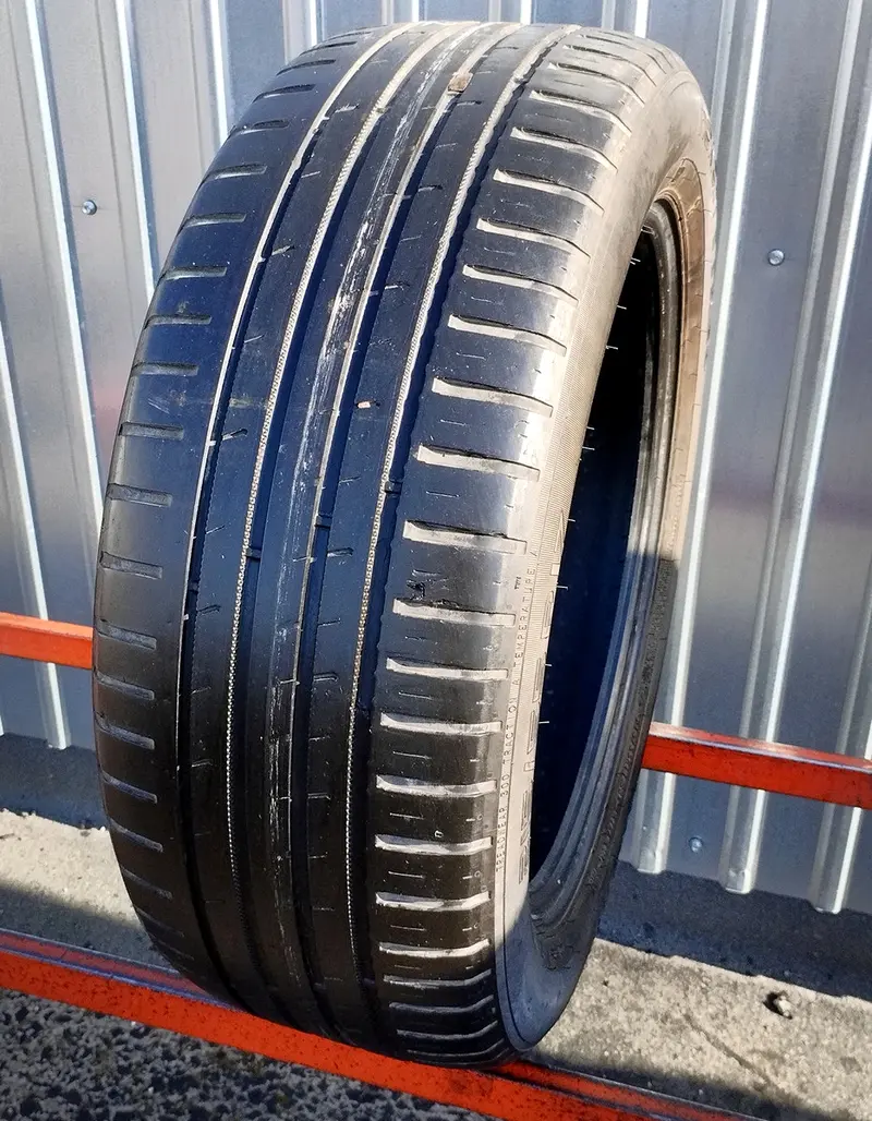 Б/у шина 215/55 R17 Nokian Hakka Blue 2
