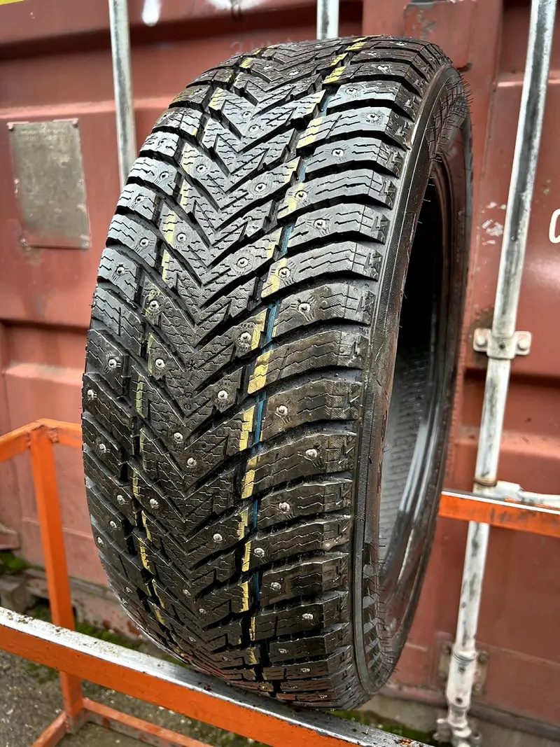 Б/у шина 215/55 R17 Nokian Hakkapeliitta 10