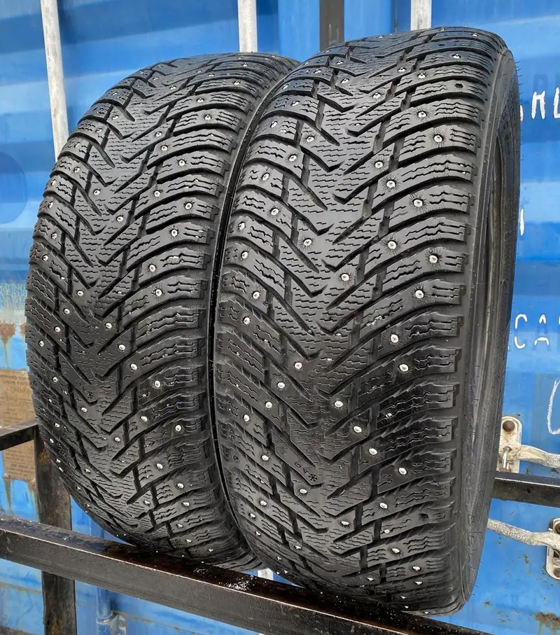 Пара б/у шин 215/55 R17 Nokian Hakkapeliitta 8