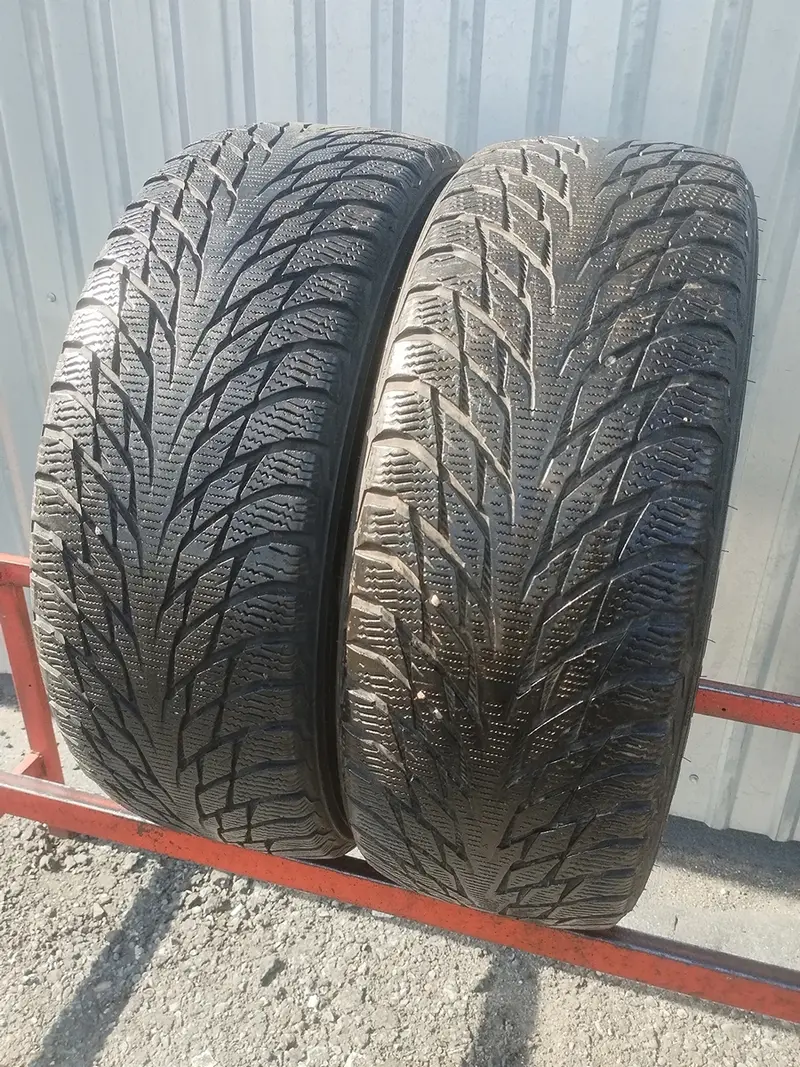 Пара б/у шин 215/55 R17 Nokian Hakkapeliitta R2