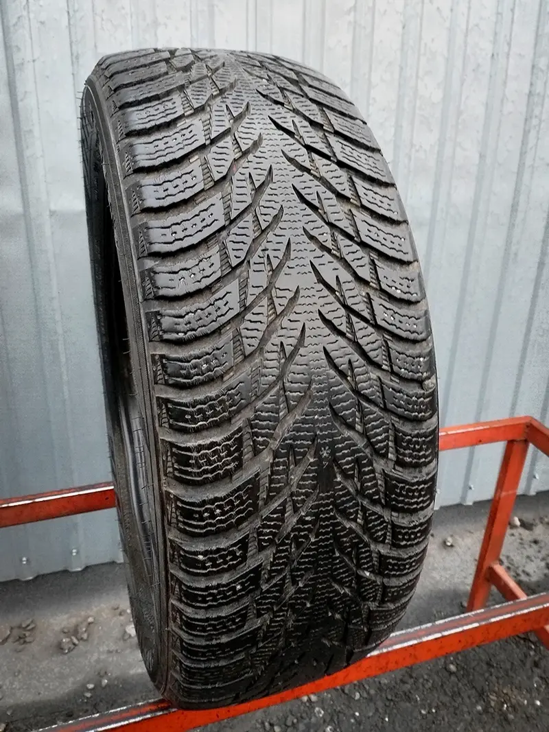 Б/у шина 215/55 R17 Nokian Hakkapeliitta R3