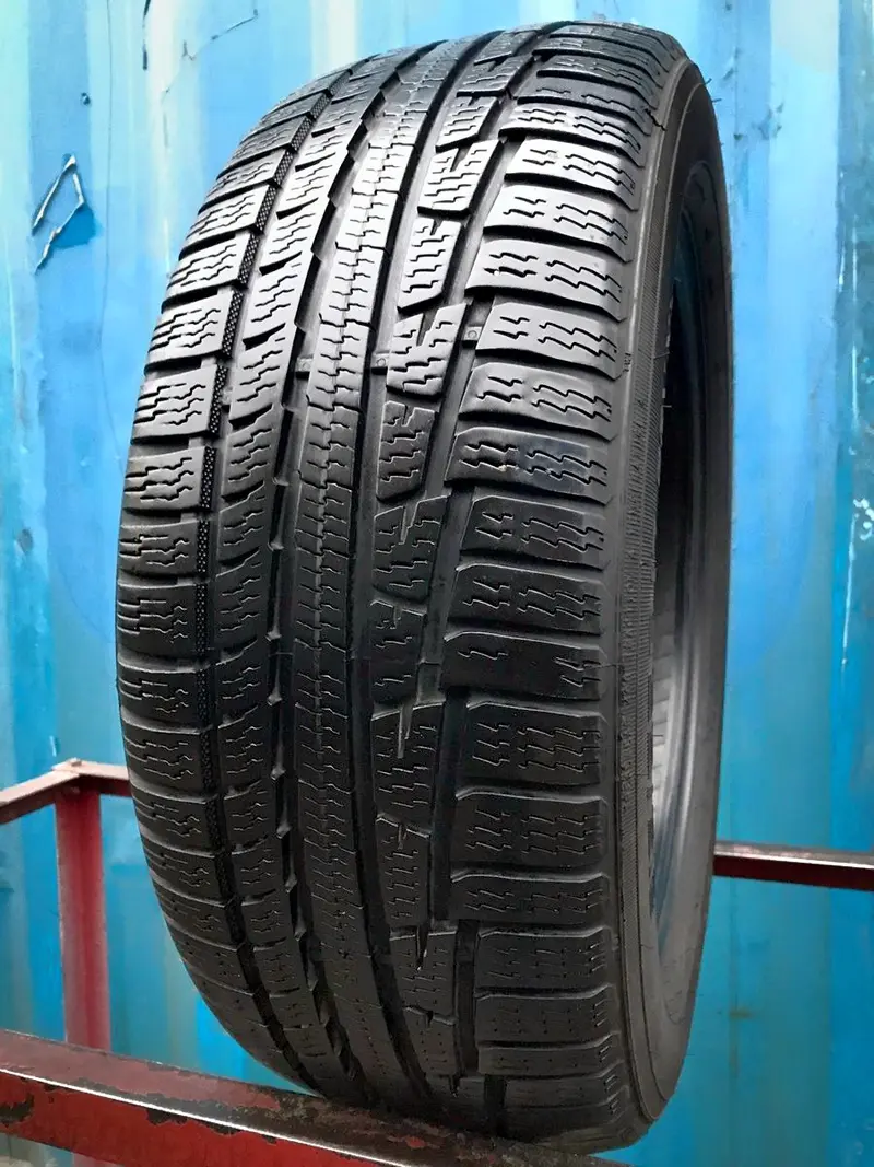 Б/у шина 215/55 R17 Nokian WR A3