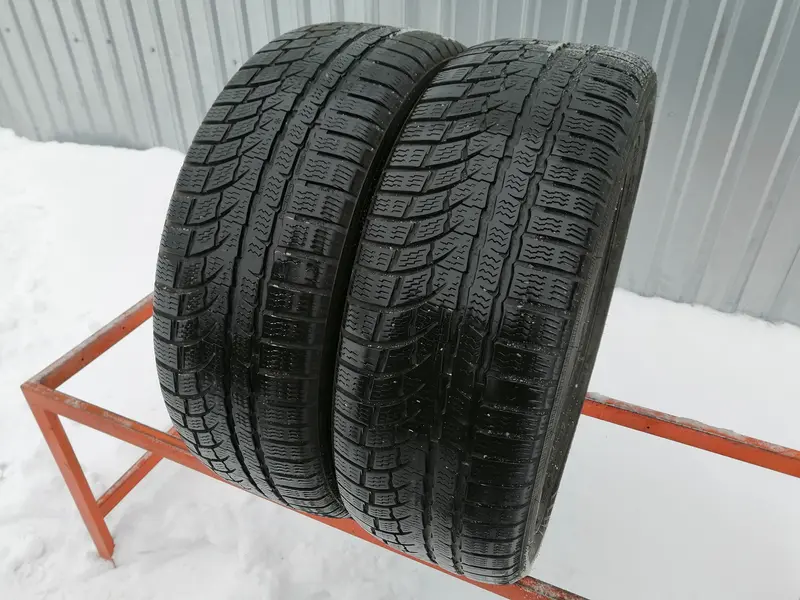 Пара б/у шин 215/55 R17 Nokian WR A4