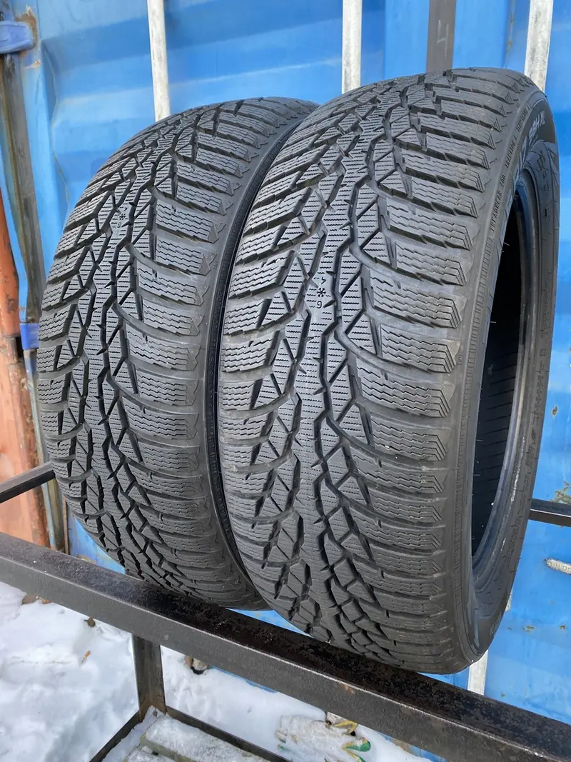 Пара б/у шин 215/55 R17 Nokian WR D4