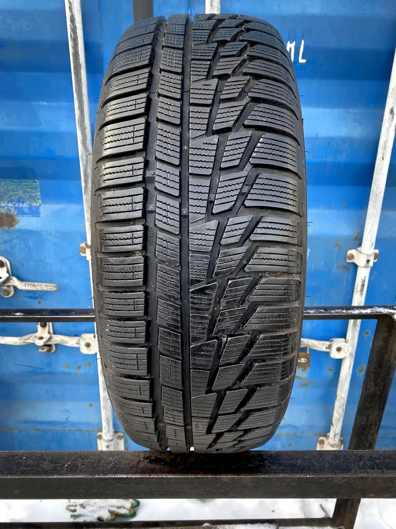 Б/у шина 215/55 R17 Nokian WR G2