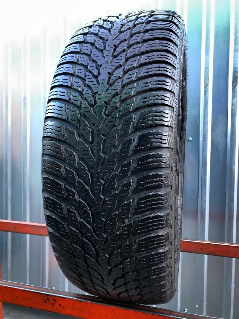 Б/у шина 215/55 R17 Nokian WR Snowproof