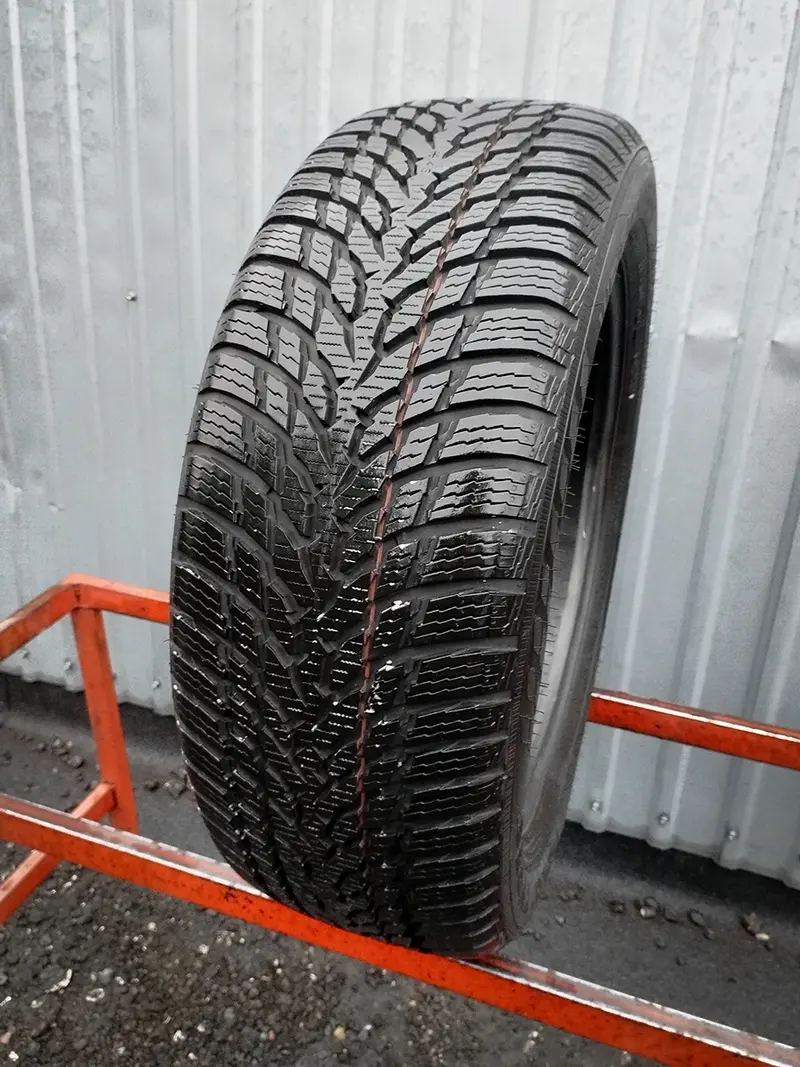Б/у шина 215/55 R17 Nokian WR Snowproof