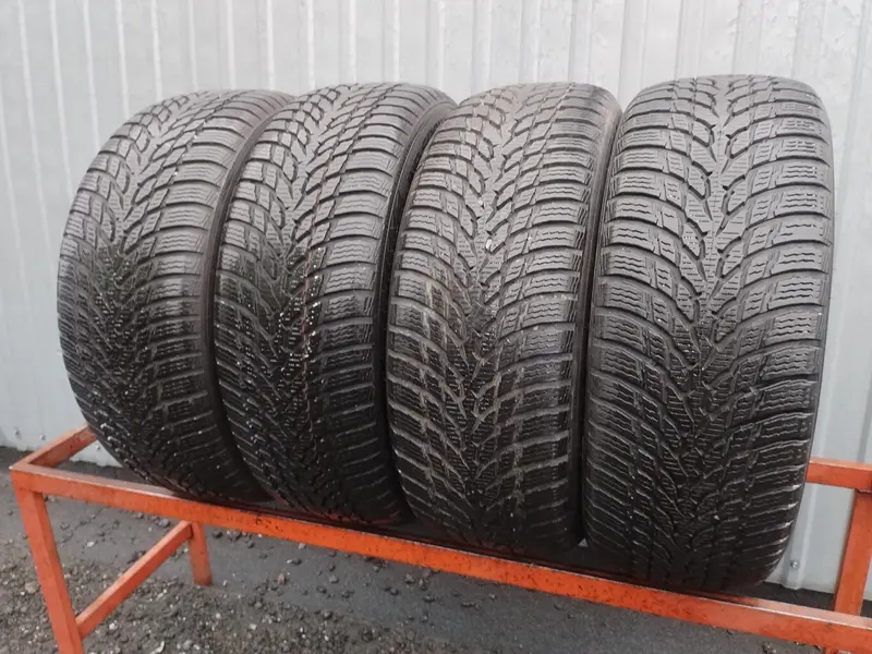 Комплект б/у шин 215/55 R17 Nokian WR Snowproof
