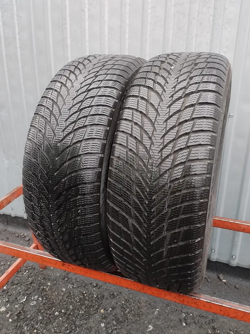 Пара б/у шин 215/55 R17 Nokian WR Snowproof P