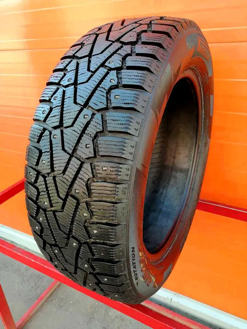 Б/у шина 215/55 R17 Pirelli Ice Zero