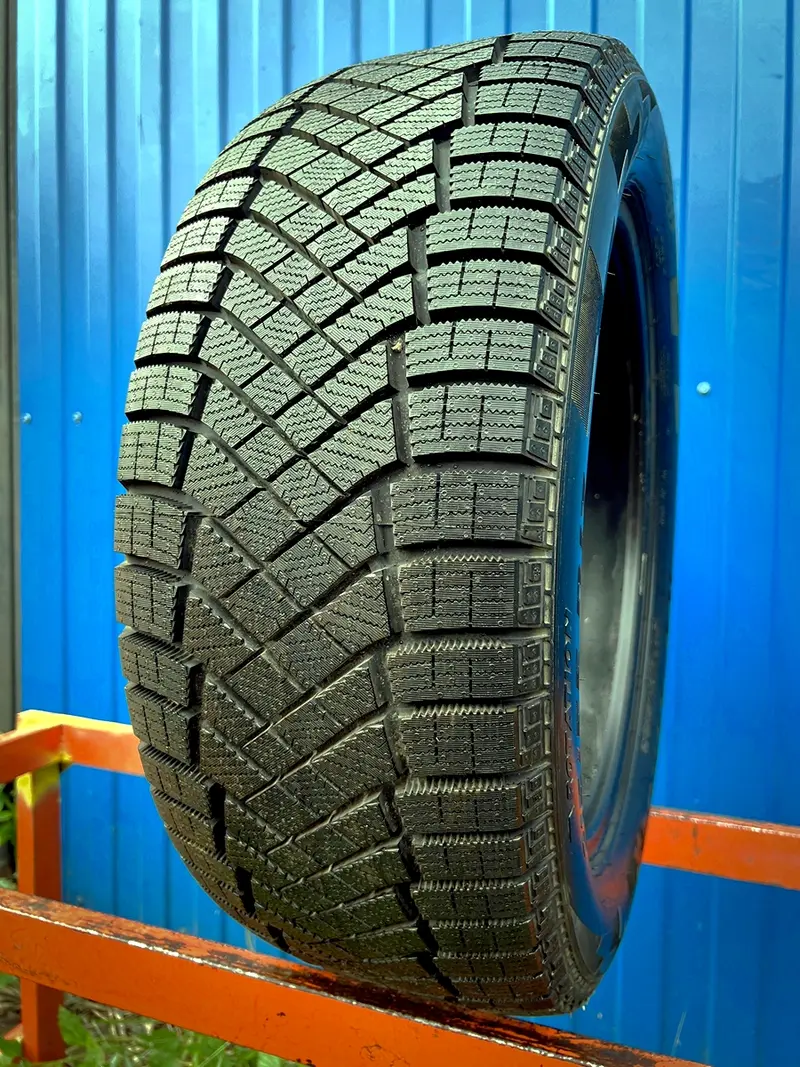 Новая шина 215/55 R17 Pirelli Ice Zero FR, фото 1