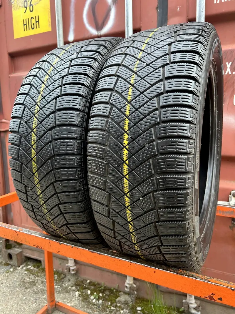 Пара б/у шин 215/55 R17 Pirelli Ice Zero FR, фото 1
