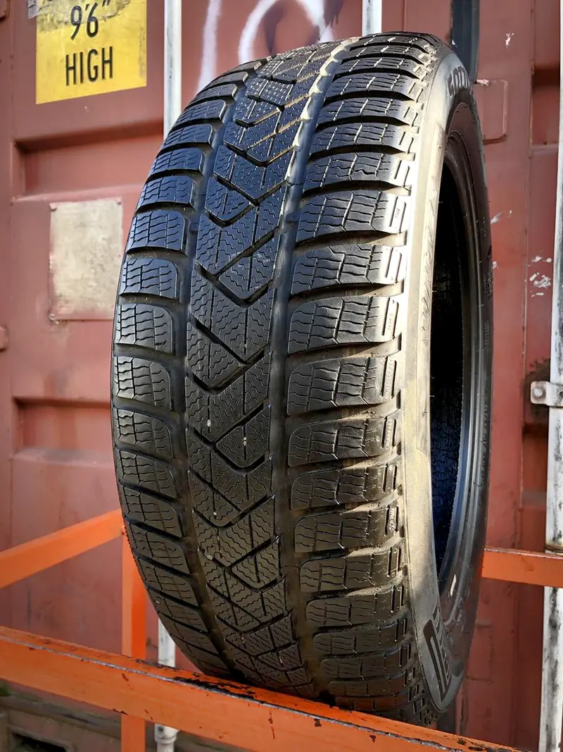 Б/у шина 215/55 R17 Pirelli Winter Sottozero 3
