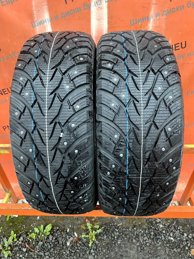 Пара новых шин 215/55 R17 Royal Black Royal Stud, фото 1