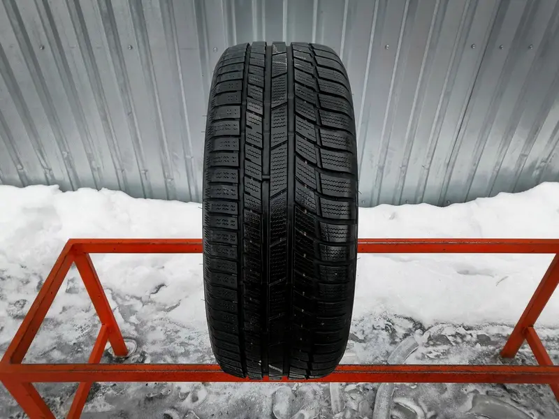 Б/у шина 215/55 R17 Toyo Snowprox S954