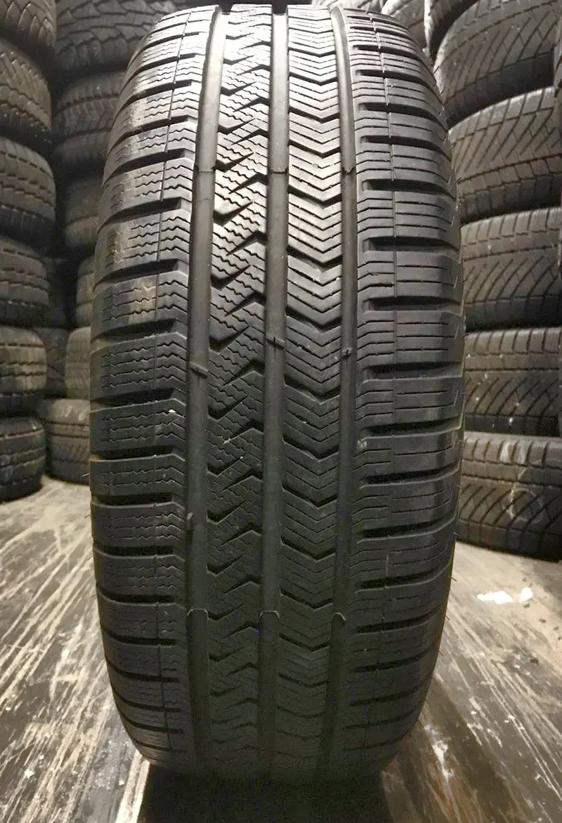 Б/у шина 215/55 R17 Vredestein Quatrac 5