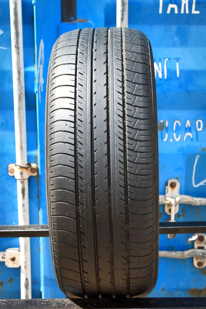 Б/у шина 215/55 R17 Yokohama BluEarth E70