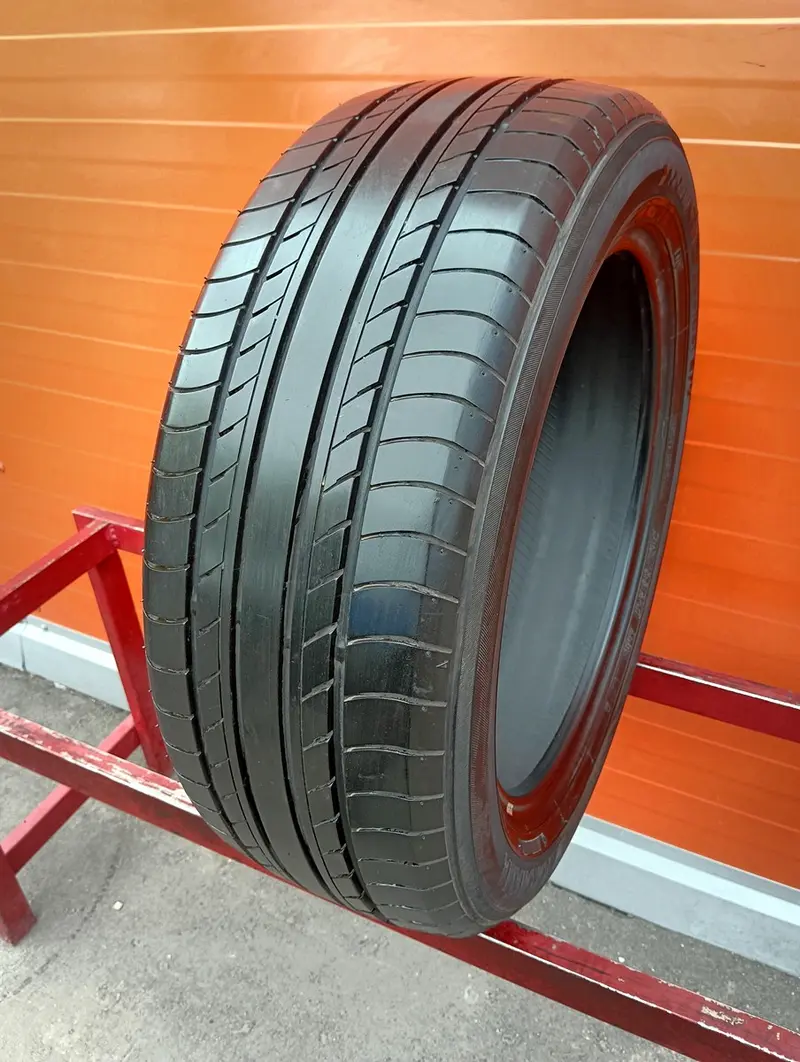 Б/у шина 215/55 R17 Yokohama DB decibel E70D