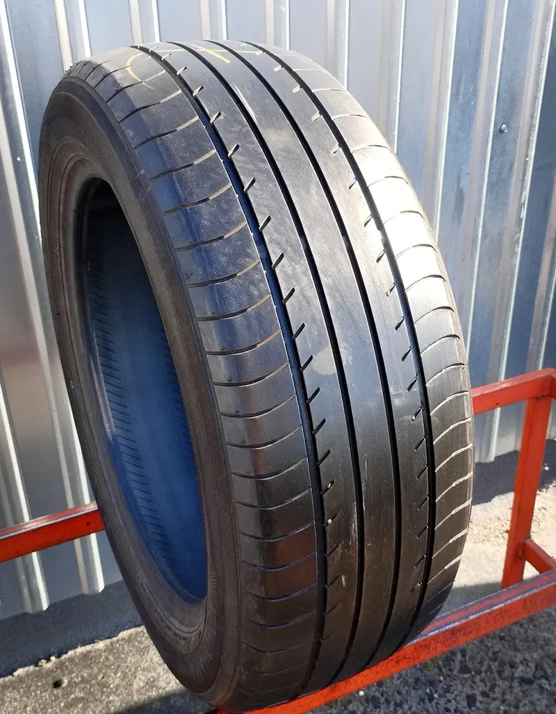 Б/у шина 215/55 R17 Yokohama DB decibel E70D