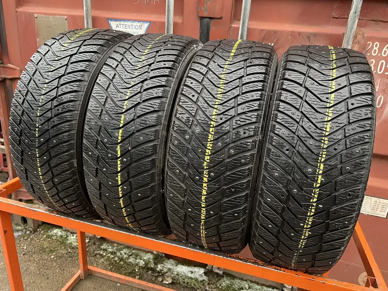 Комплект б/у шин 215/55 R17 Yokohama Ice Guard IG65