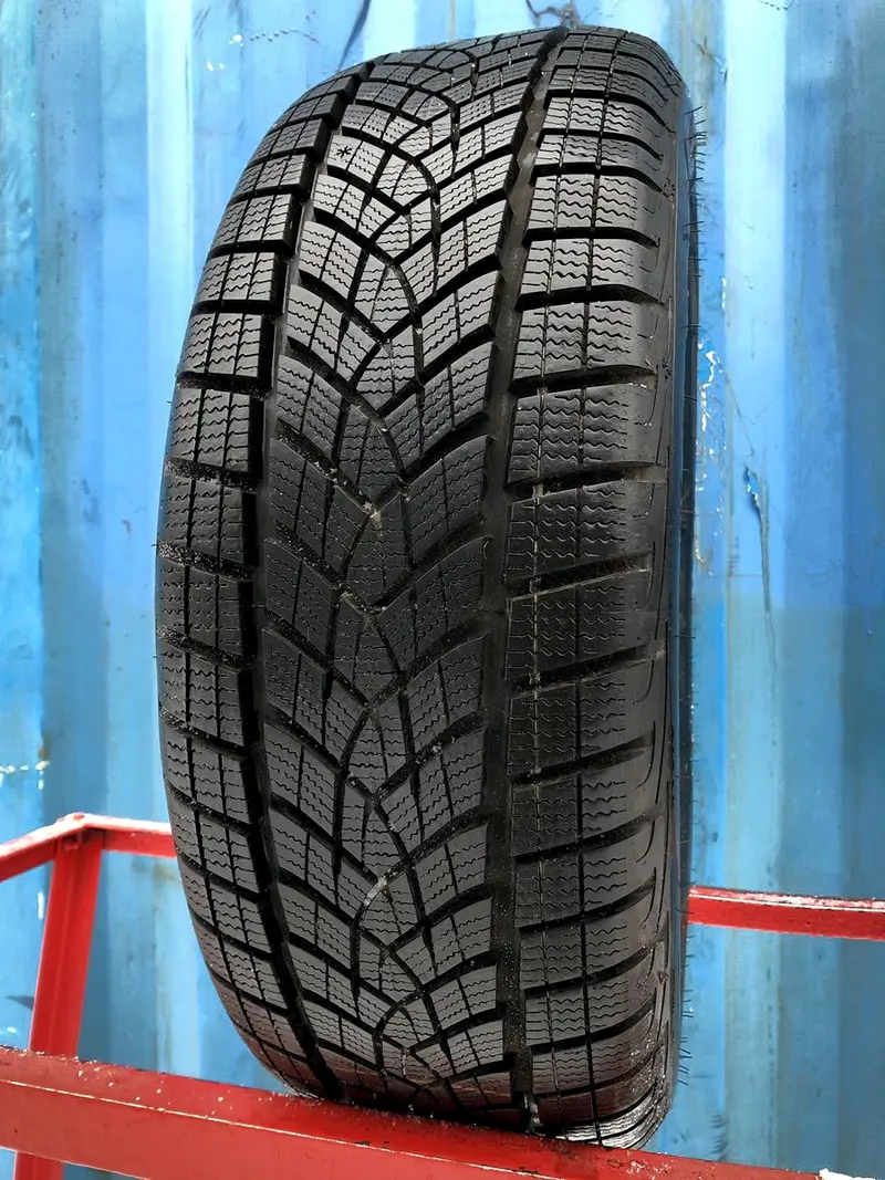 Б/у шина 215/55 R18 Goodyear Ultra Grip Perfomance GEN-1