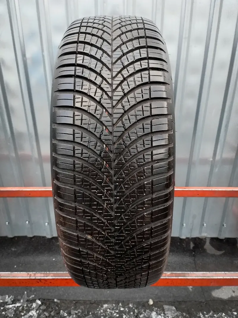 Б/у шина 215/55 R18 Goodyear Vector 4Seasons Gen-3