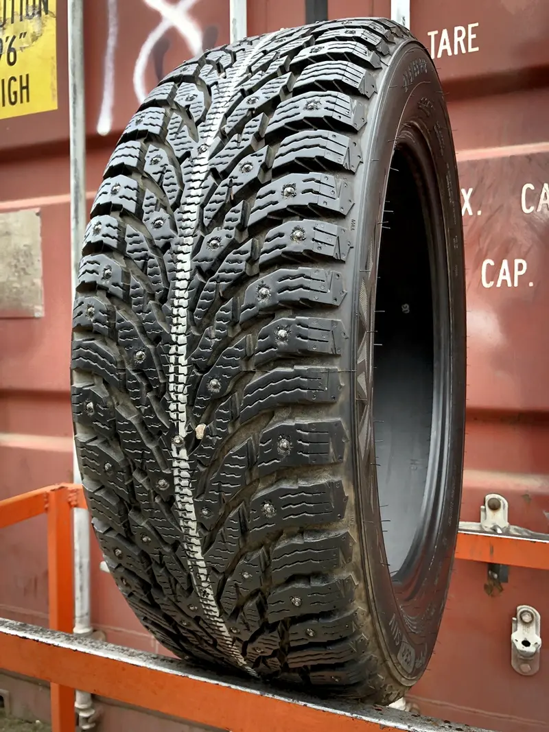 Б/у шина 215/55 R18 Ikon Autograph Ice 9 SUV