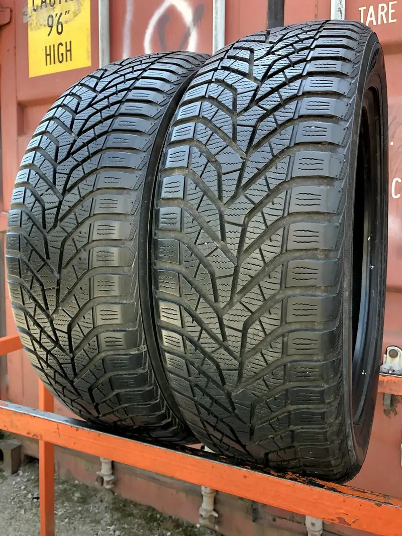Пара б/у шин 215/55 R18 Yokohama BluEarth Winter V905