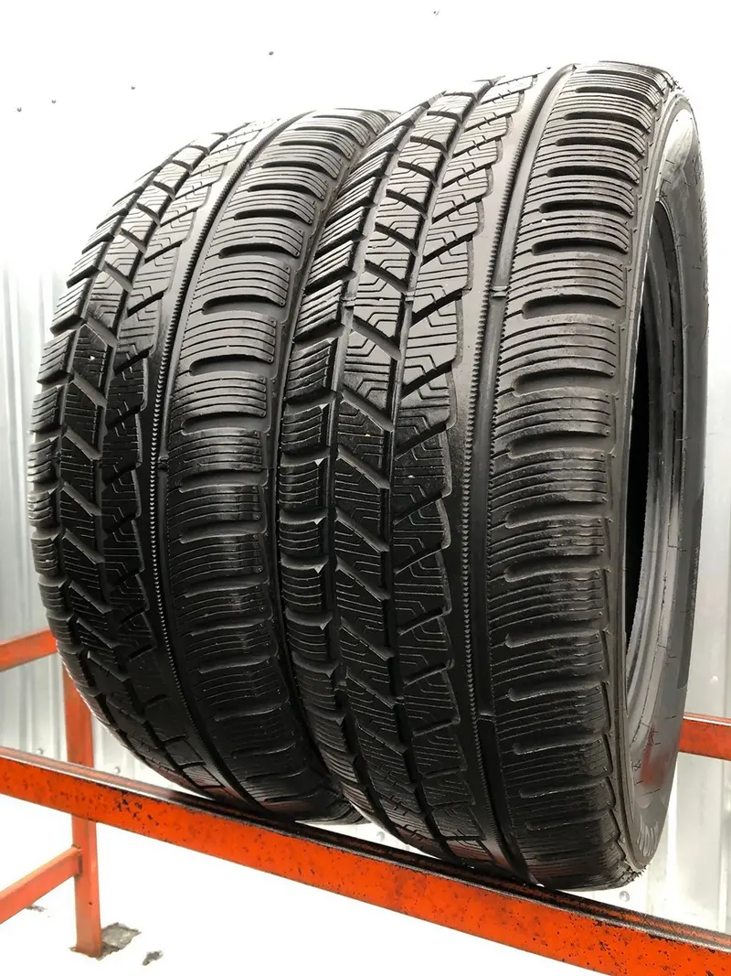 Пара б/у шин 215/60 R16 Avon Ice Touring ST