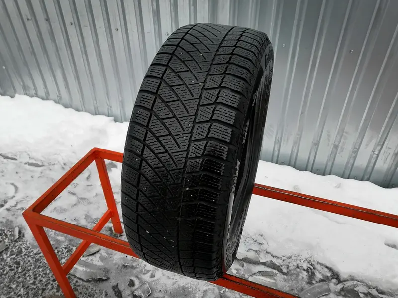 Б/у шина 215/60 R16 Continental ContiVikingContact 6