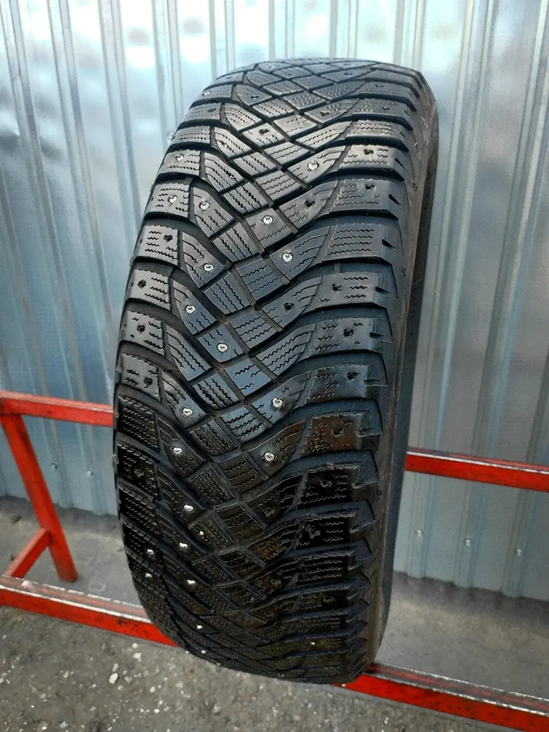 Б/у шина 215/60 R16 Goodyear Ultra Grip Arctic 2