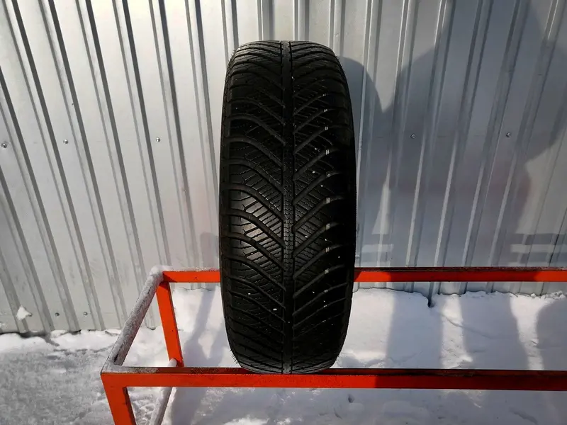 Б/у шина 215/60 R16 Goodyear Vector 4Seasons