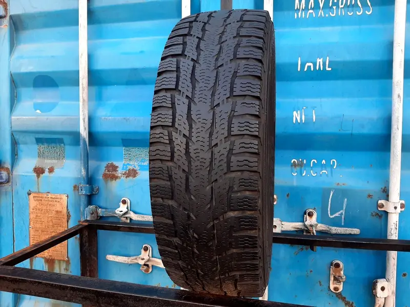 Б/у шина 215/60 R16C Nokian WR C3