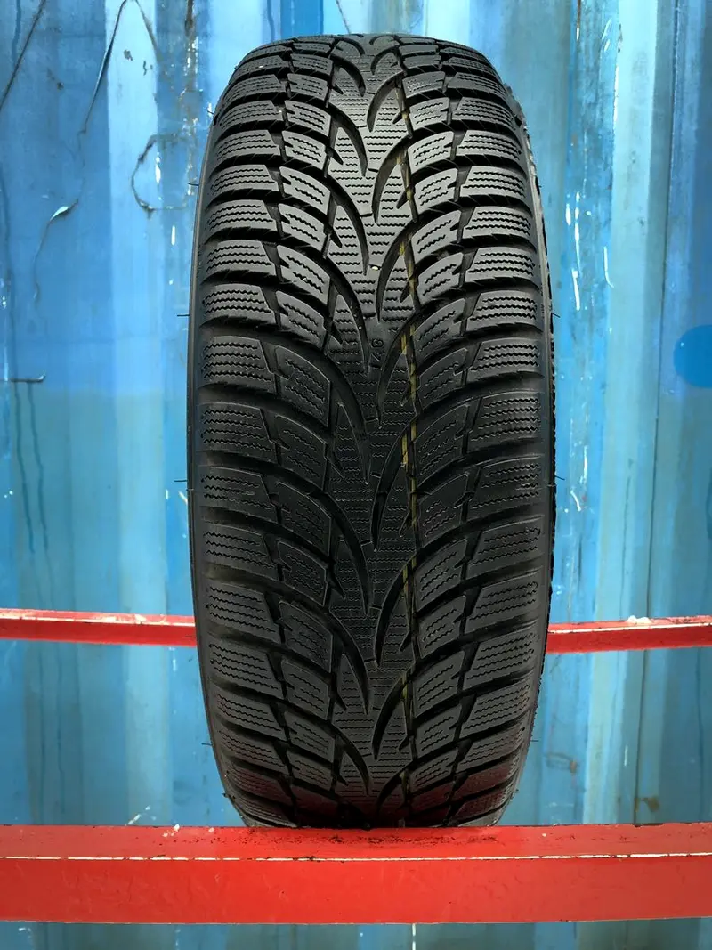 Б/у шина 215/60 R16 Nokian WR D3