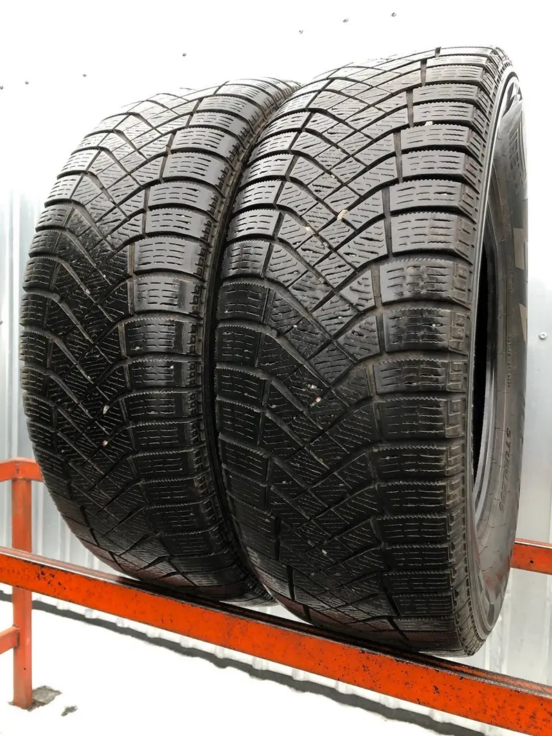 Пара б/у шин 215/60 R16 Pirelli Ice Zero FR, фото 1