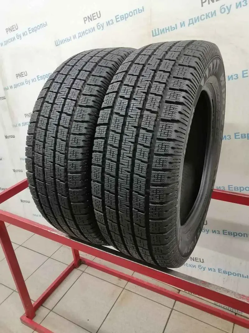 Пара б/у шин 215/60 R16 Pirelli Winter Ice Storm