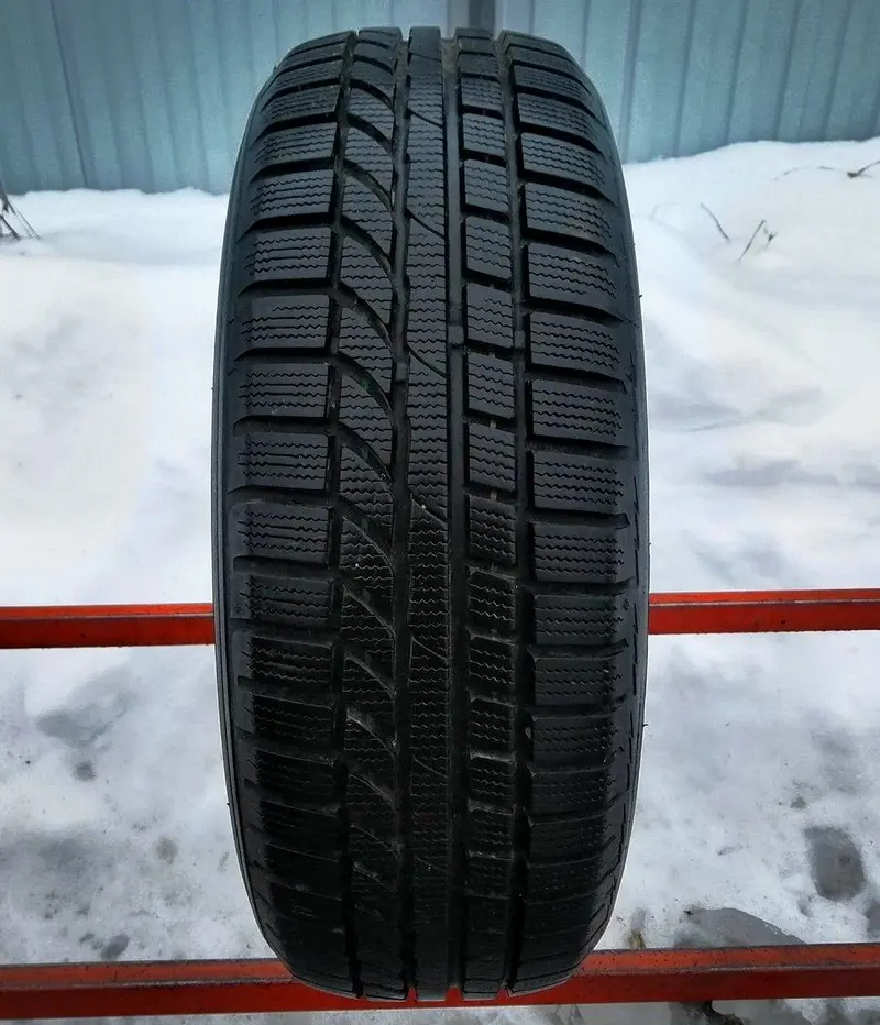 Б/у шина 215/60 R16 Toyo Snowprox S942