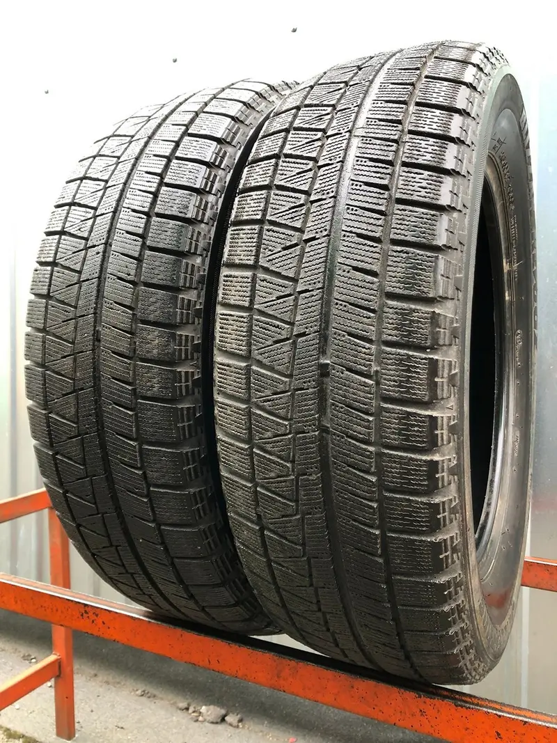 Пара б/у шин 215/60 R17 Bridgestone Blizzak Revo GZ