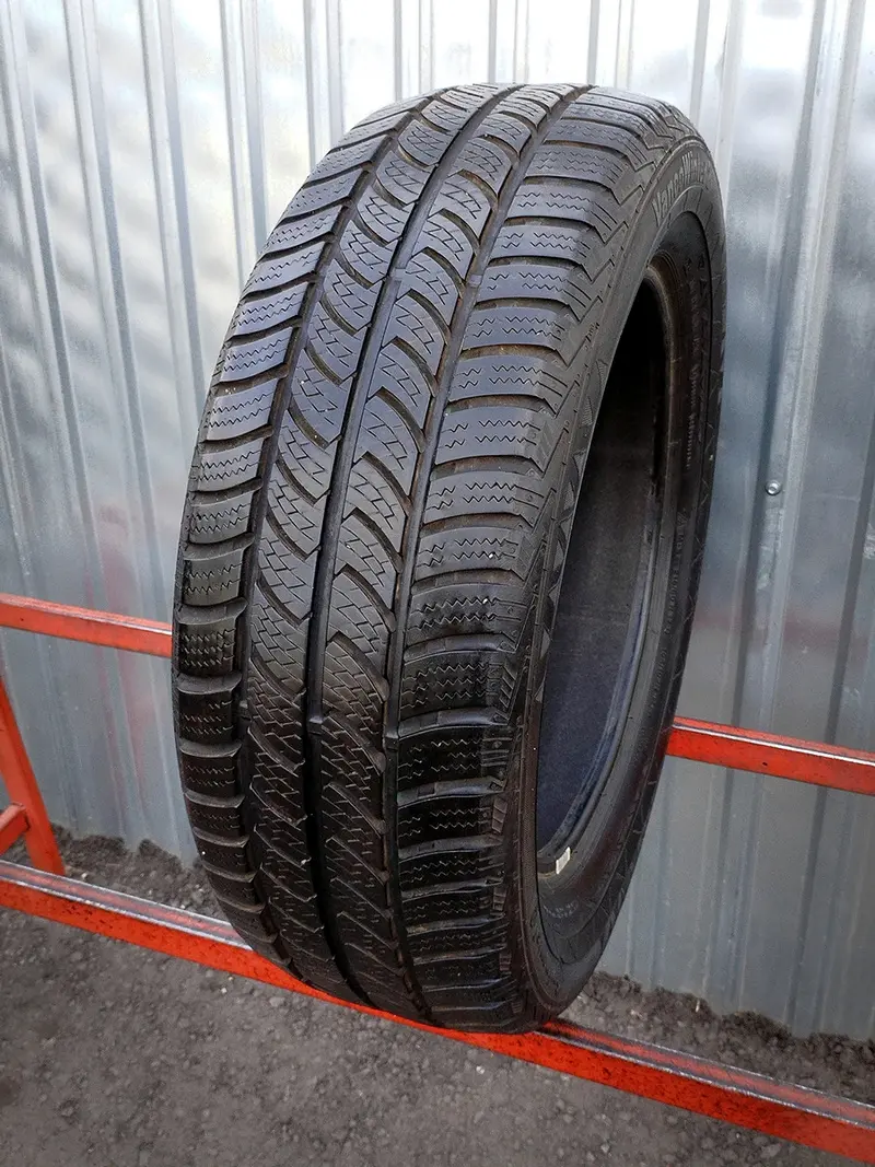 Б/у шина 215/60 R17C Continental VancoWinter 2