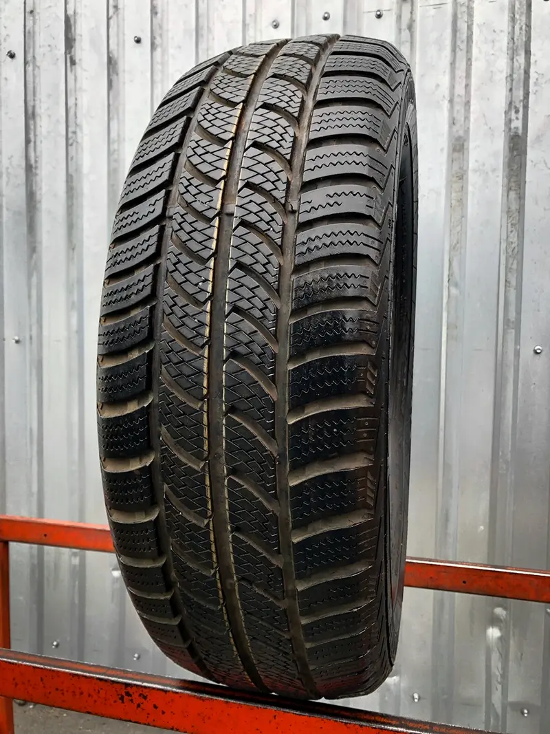 Б/у шина 215/60 R17C Continental VancoWinter 2, фото 1