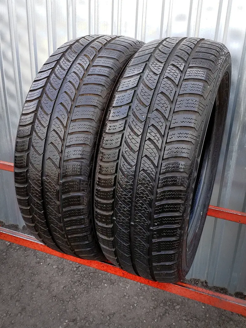 Пара б/у шин 215/60 R17C Continental VancoWinter 2