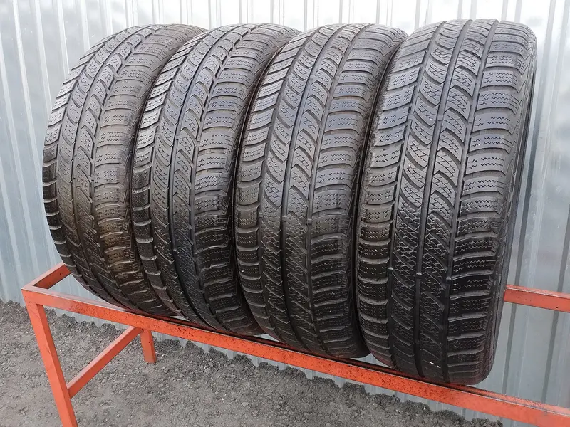 Комплект б/у шин 215/60 R17C Continental VancoWinter 2
