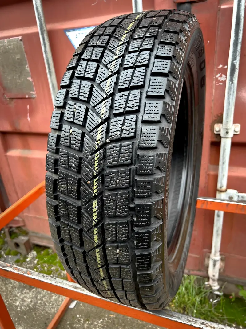 Б/у шина 215/60 R17 Firemax FM806