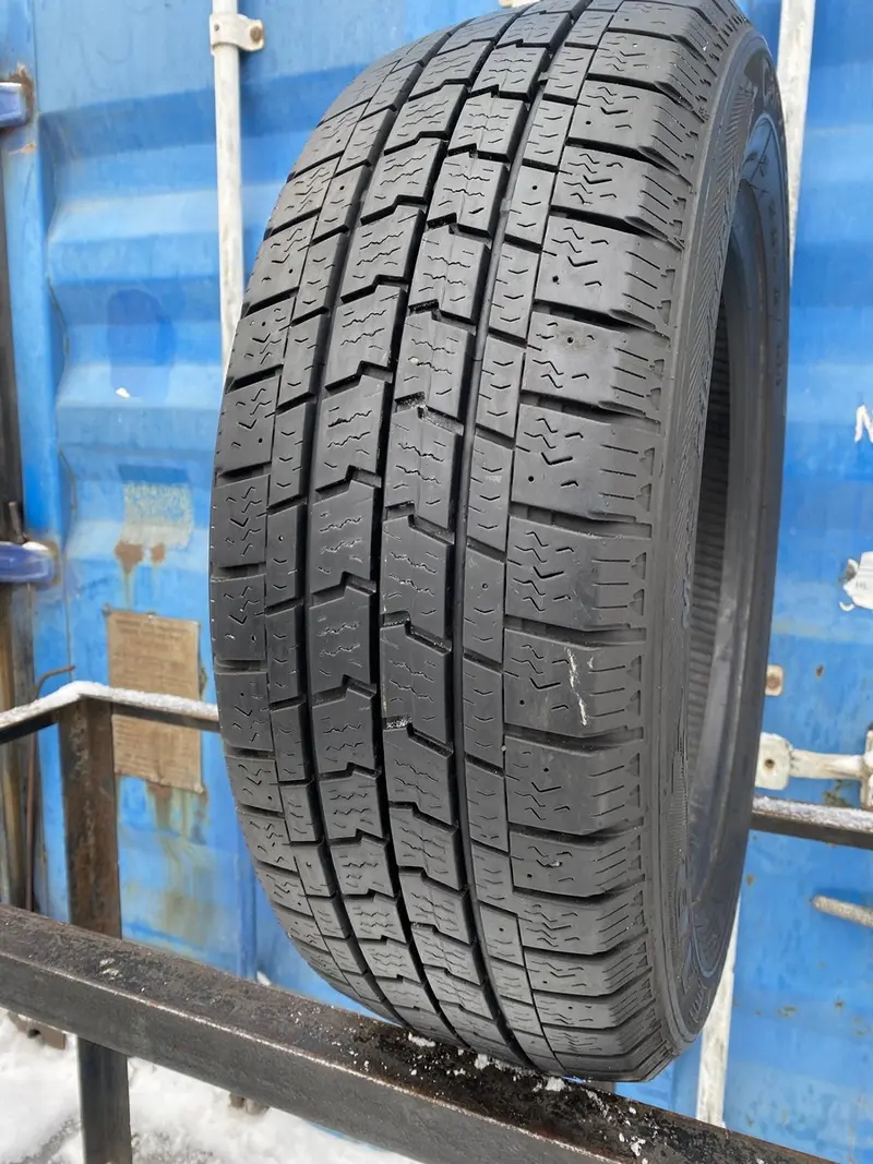 Б/у шина 215/60 R17C Goodyear Cargo Ultra Grip 2