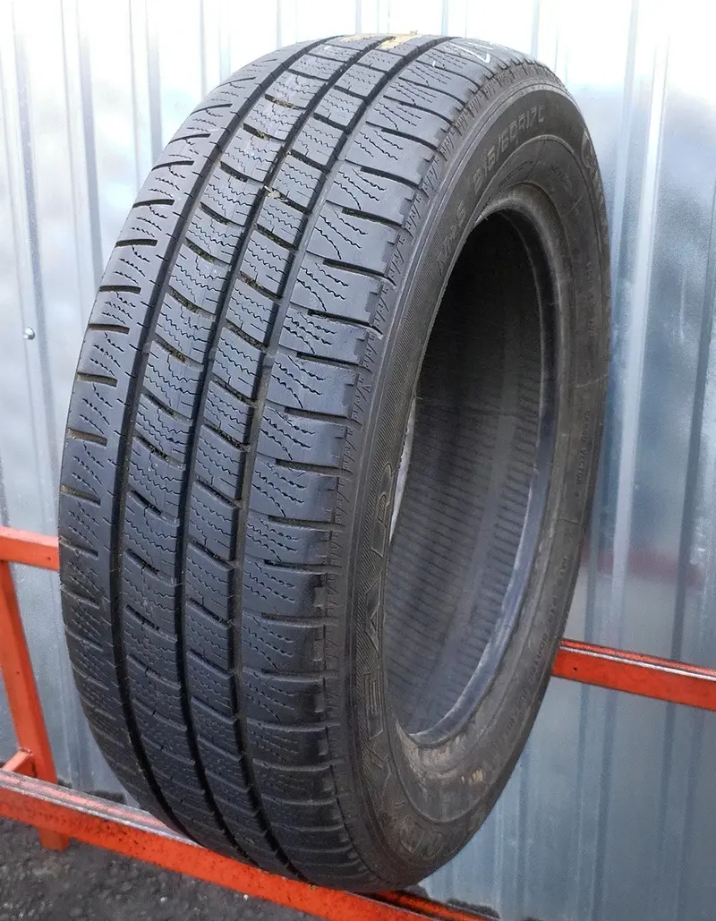 Б/у шина 215/60 R17C Goodyear Cargo Vector 2