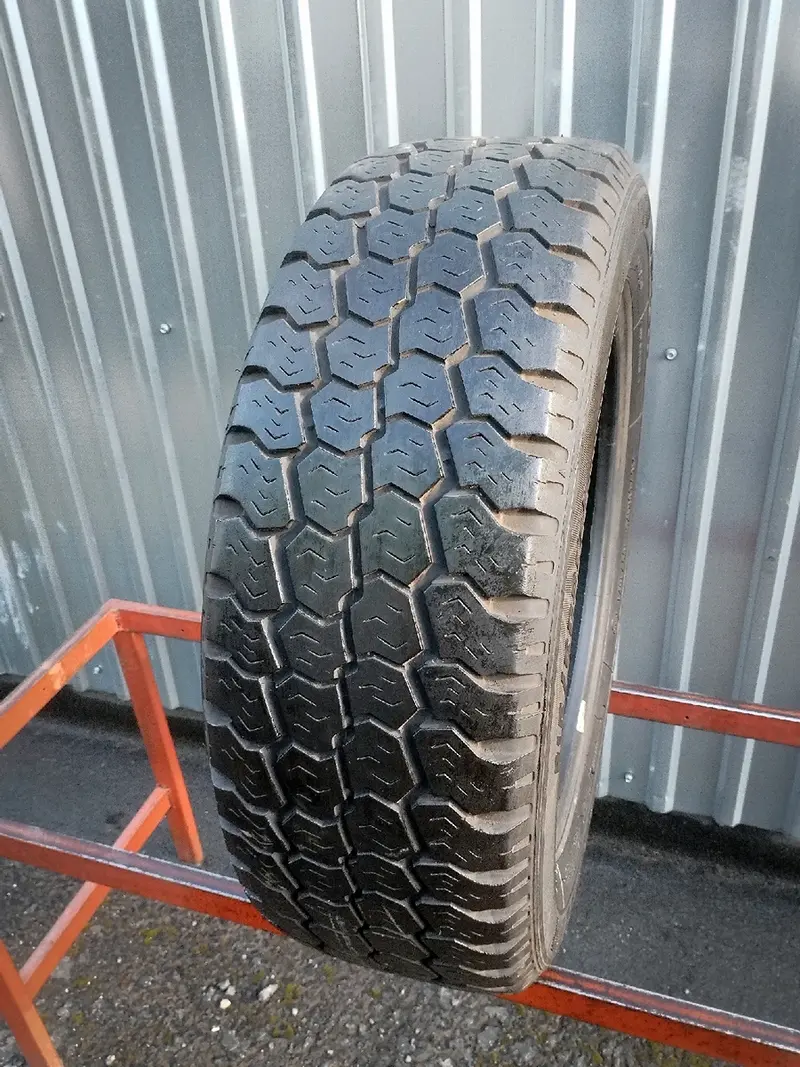 Б/у шина 215/60 R17C Goodyear Cargo Vector