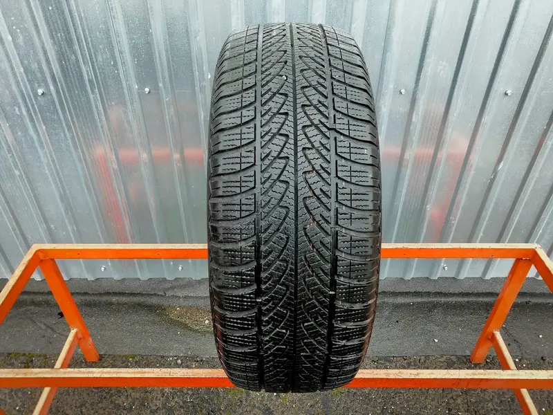 Б/у шина 215/60 R17 Goodyear Ultra Grip 8 Performance