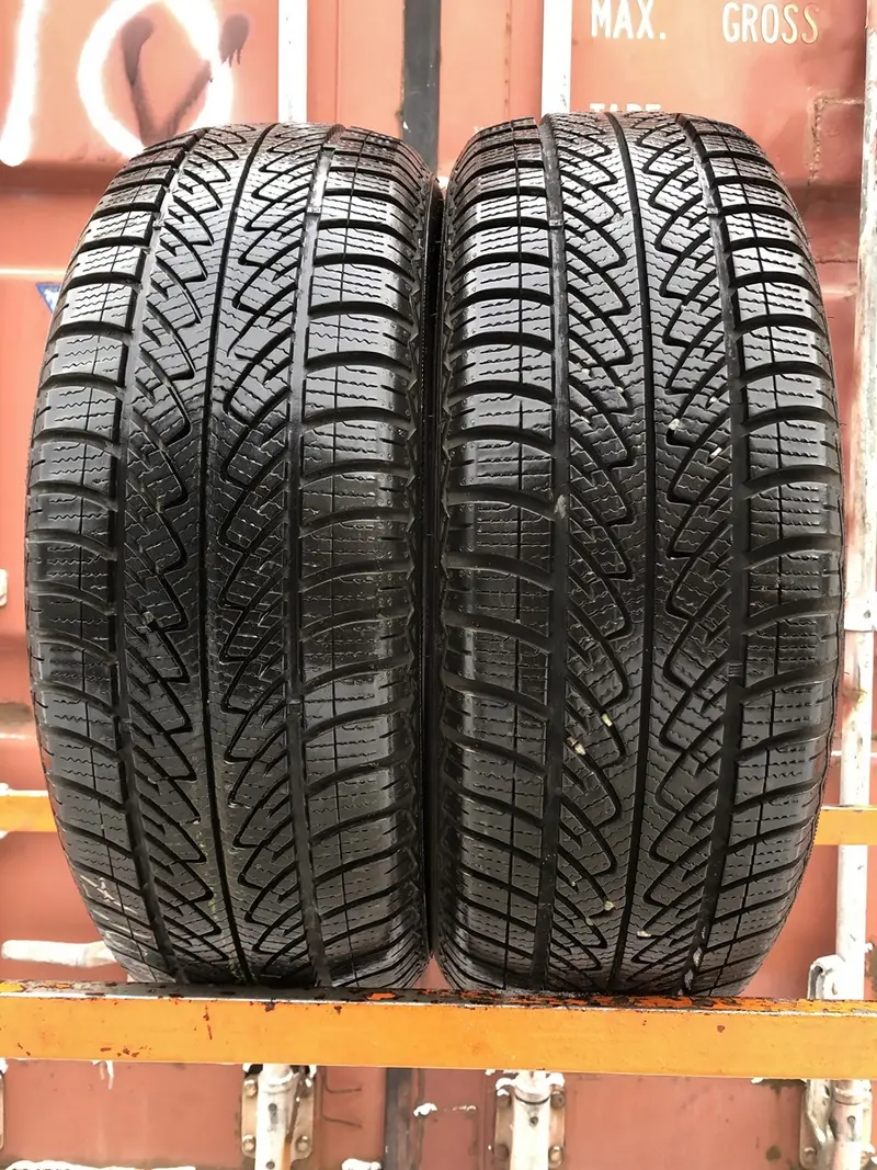 Пара б/у шин 215/60 R17 Goodyear Ultra Grip 8 Performance