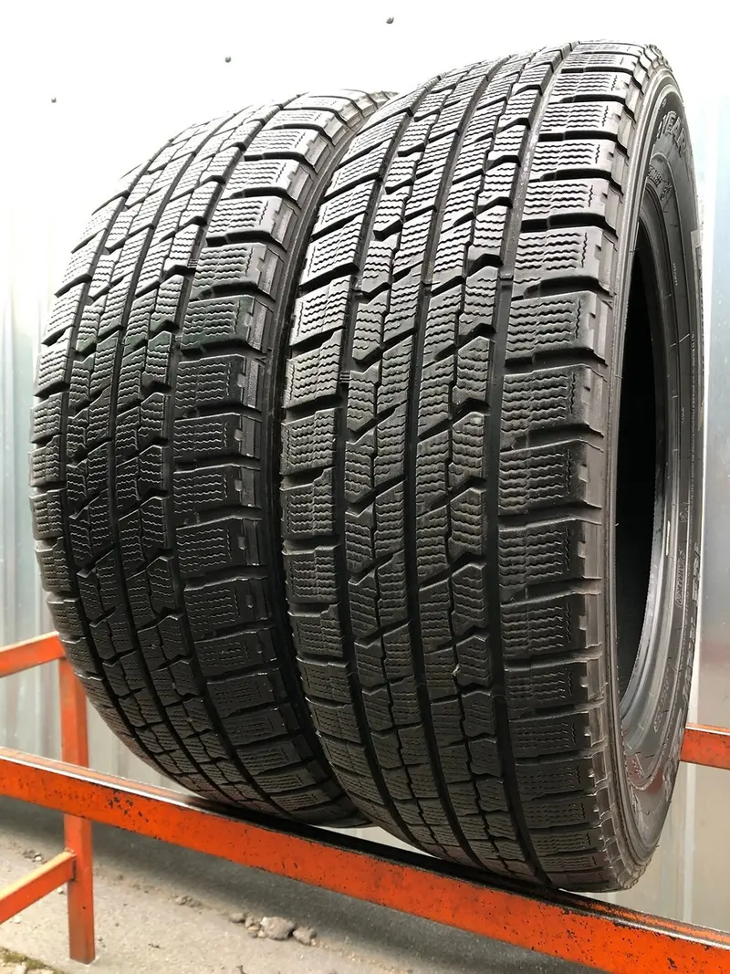 Пара б/у шин 215/60 R17 Goodyear Ultra Grip Ice Navi Zea II