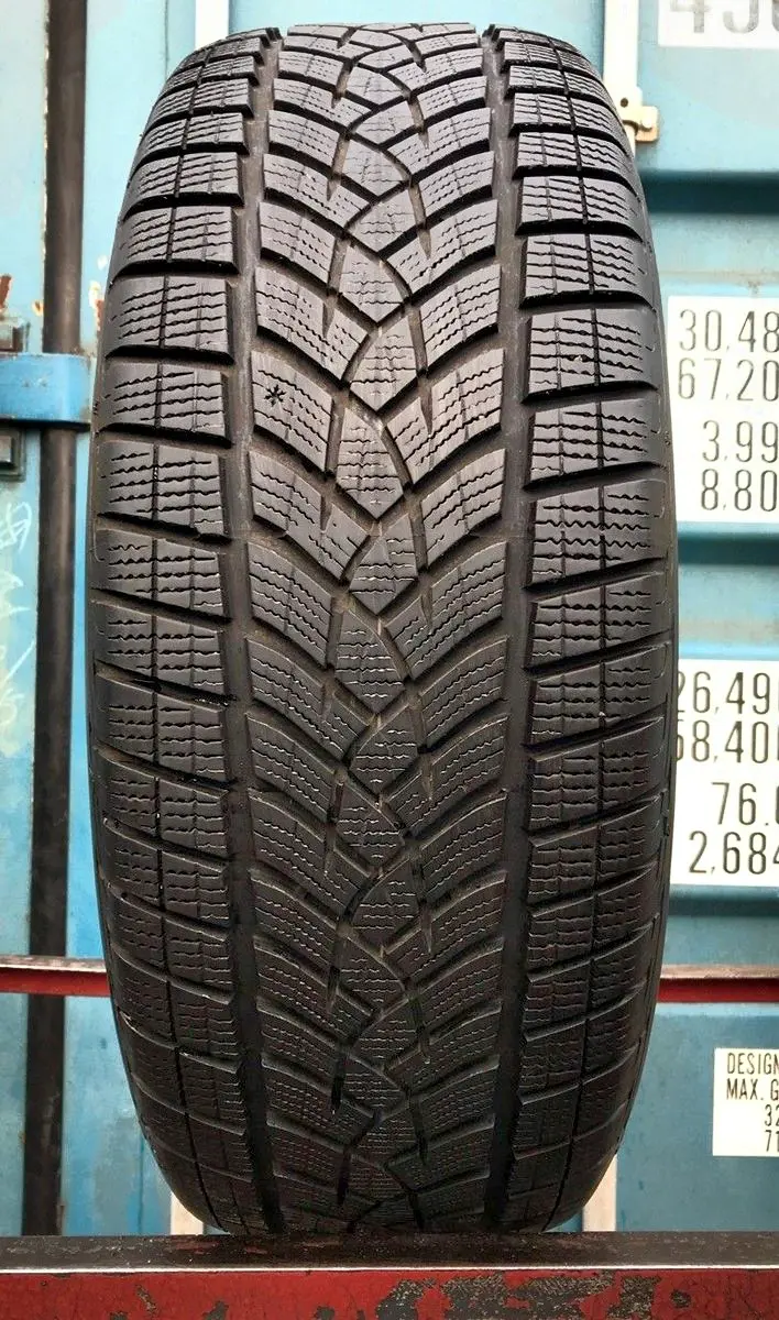 Б/у шина 215/60 R17 Goodyear Ultra Grip Perfomance GEN-1